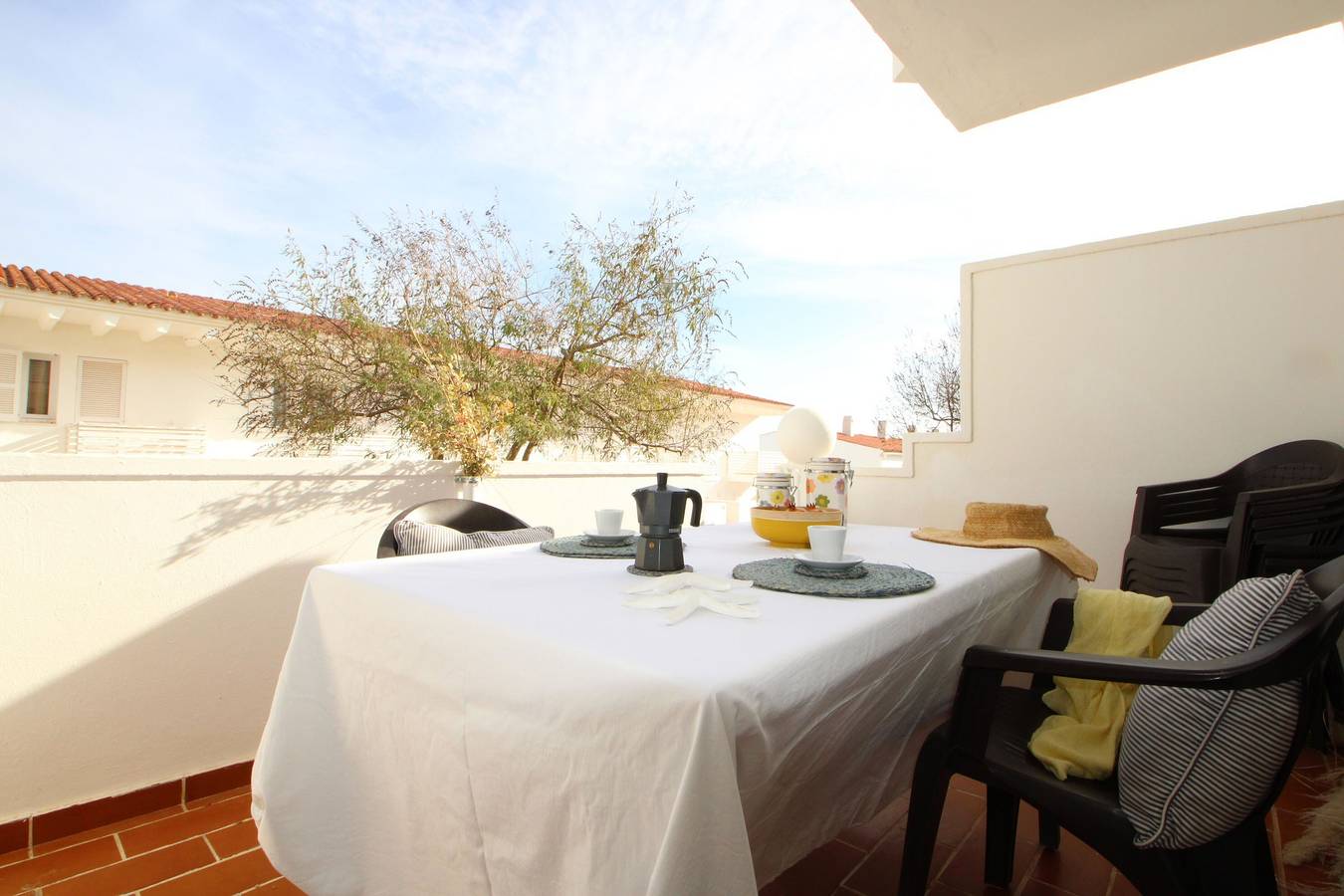 Apartamento entero, Apartamento con terrazas , patio, parking ,parque, jardín y piscinas. in Son Parc, Es Mercadal