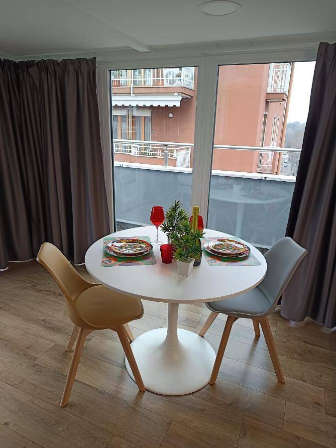 Alojamiento y desayuno para 2 personas, con vistas además de piscina y jardín en Milán