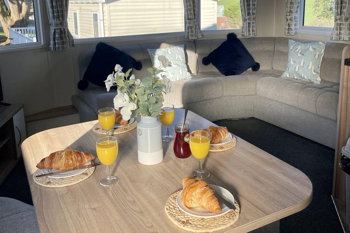Newquay Bay Resort, Sandy Toes - Sleeps 6, Pets Ok in Newquay, Cornwall