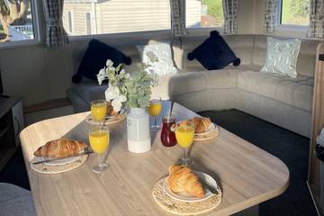 Chalet for 6 People in Newquay, South West England, Photo 1