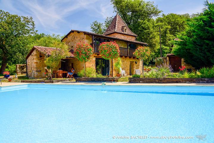 Gîte pour 7 personnes, avec balcon ainsi que piscine et jardin à Saint-Bressou