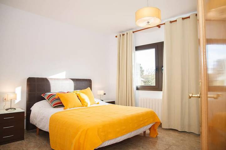 Location de vacances pour 9 personnes, avec jardin dans Llampaies - 3