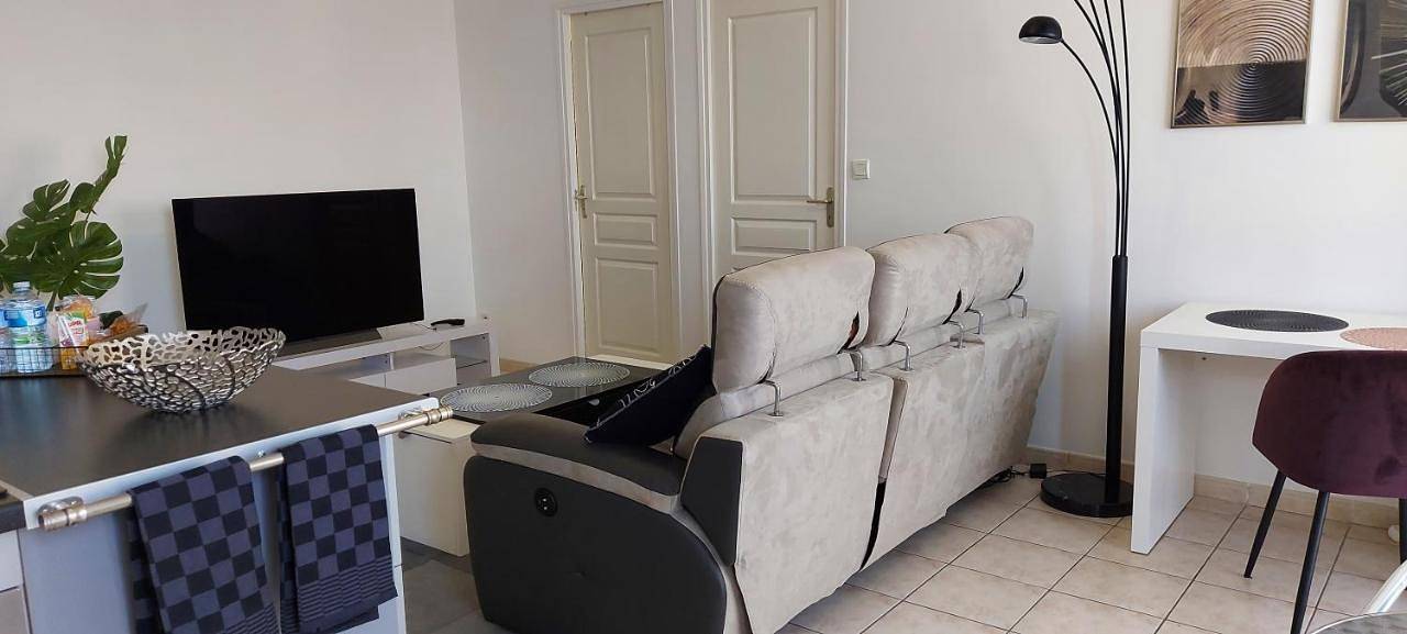 Appartement entier, Le Conti Proche Roissy - Astérix- Gare in Le Plessis-Belleville, Oise