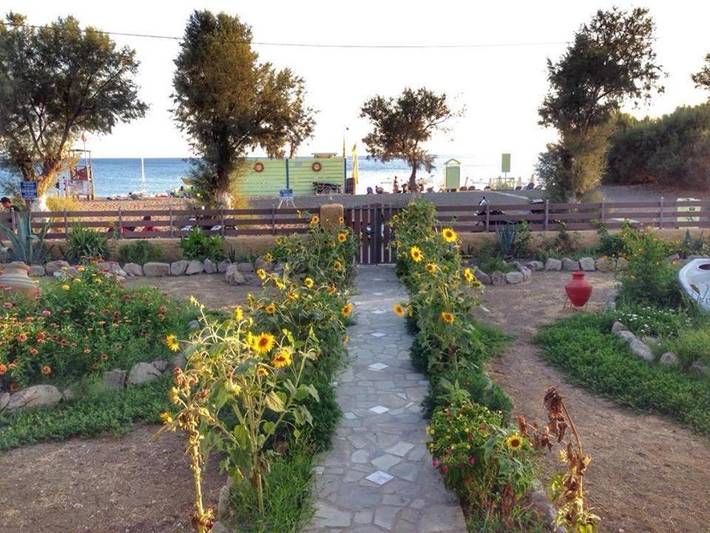 Location de vacances pour 4 personnes, avec Balcon et Terrasse ainsi que Jardin et Vue dans Σκάλα Ερεσού