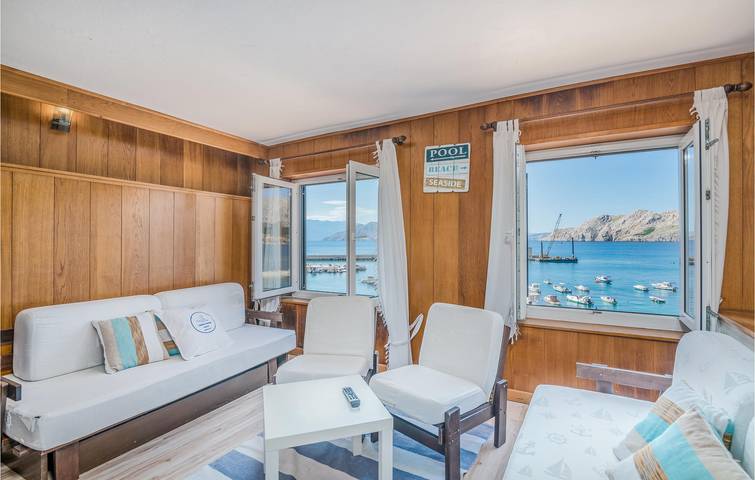 Charmant appartement d'une chambre avec terrasse, Wi-Fi et à deux pas de la plage ! in Baška, Krk