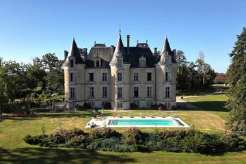 Château pour 15 personnes, avec jardin dans le Cher