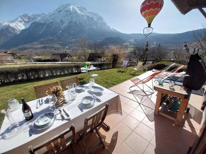 Gîte pour 6 personnes, avec Balcon et Terrasse ainsi que Jardin et Vue à Saint-Firmin