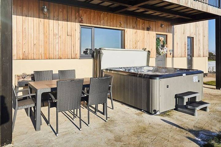 Holiday home for 4 people, with balcony and hot tub as well as garden in Northumberland