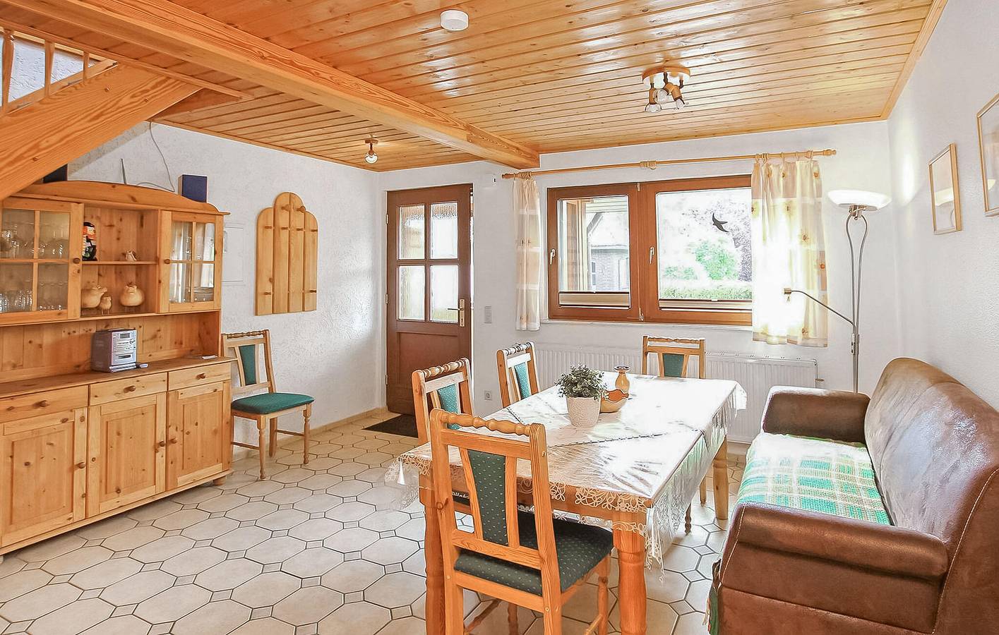 Ganze Ferienwohnung, Gemütliche Wohnung mit Terrasse & Parkplatz 500m vom Strand Zislow in Zislow, Plauer See