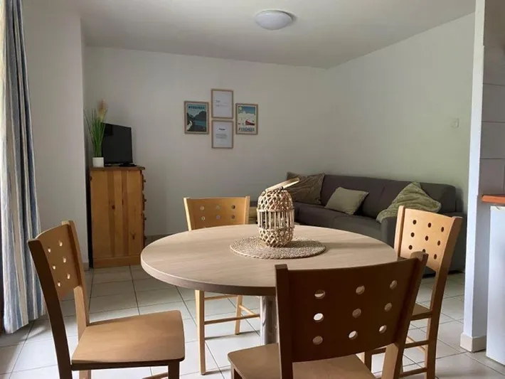 Apartamento de vacaciones para 4 personas, con balcón además de piscina y jardín - 1
