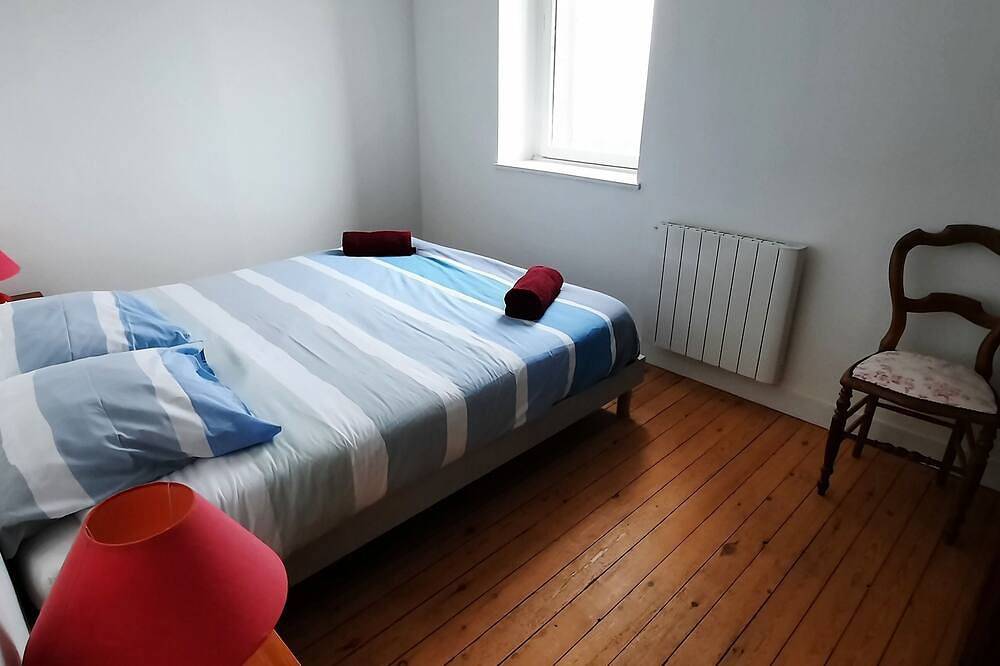 Maison typique du Cotentin avec cour et jardin ! in Flamanville, Côte de la Déroute