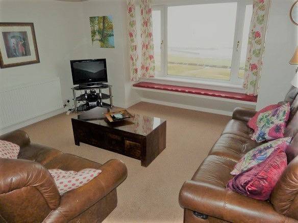 Entire holiday apartment, Beachview-Holiday Flat 2- Sleeps8 in Lossiemouth, Moray