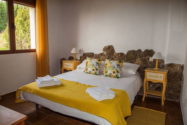 Kabine-Hütte-Eigenes Badezimmer-Bergblick in Candeleda, Valle del Tiétar