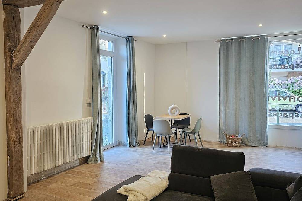 Spacious, comfortable accommodation on the village square in Occitanie in Salies-du-Salat, Alto Garona