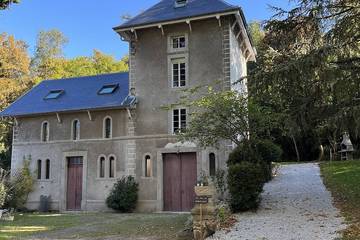 Gîte pour 8 personnes, avec jardin à Cenne-Monestiés