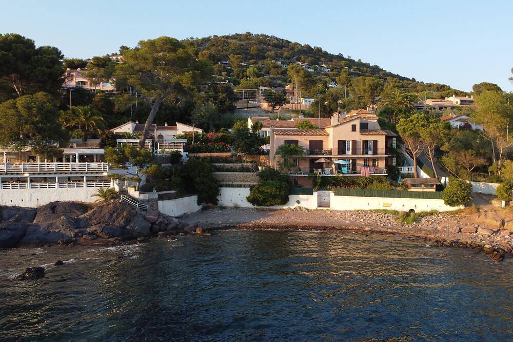 Appartement entier, Studio Bougainvillier, 2 pers, situation exceptionnelle, accès direct à la plage in Saint-Raphaël, Massif de l'Esterel