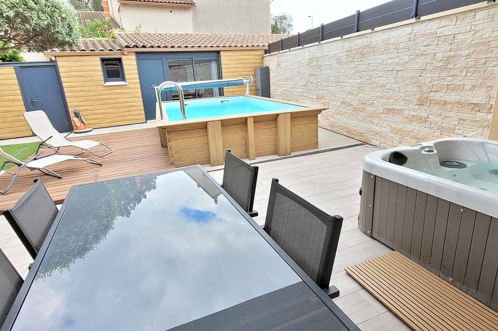 Entire apartment, Swimming pool, Jacuzzi, private garden. Avignon, L'isle-sur-sorgues, Luberon, Provence in Jonquerettes, Vaucluse