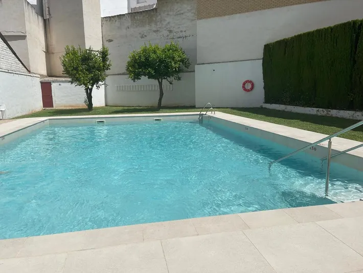 Apartamento de vacaciones para 4 personas, con vistas además de jardín y piscina - 1