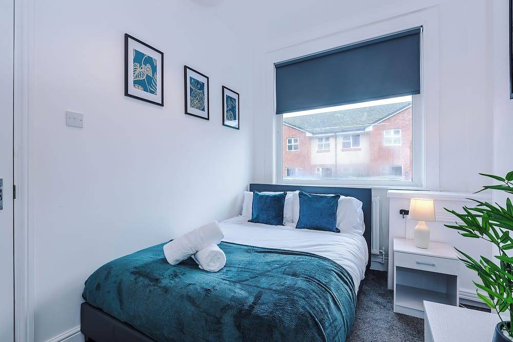 Modern Home, Ideal for Families, Free Parking! in Stoke-on-Trent, Midlands