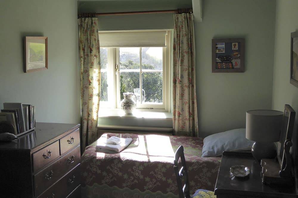 Near the Sea, this lovely home has out standing comfort and Views, in Lulworth Cove, Dorset