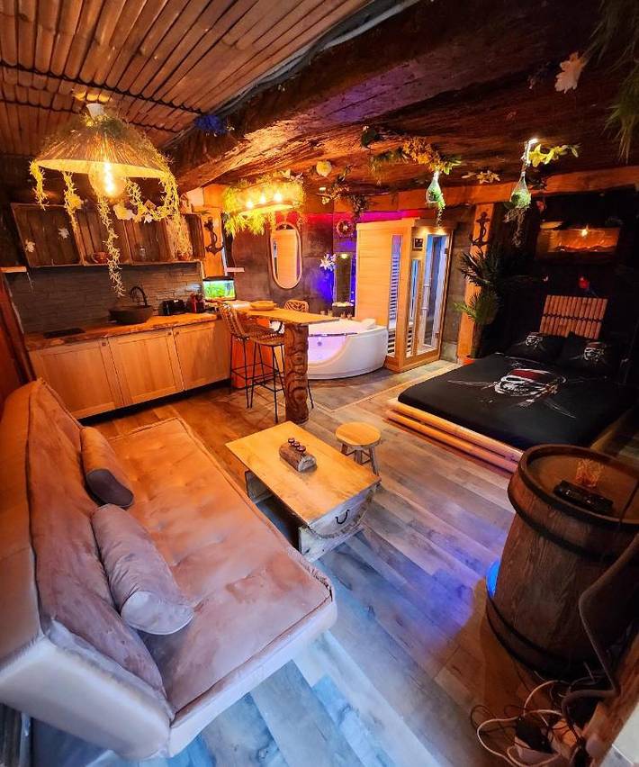 Gîte pour 2 personnes, avec jacuzzi et sauna à Condé-Sainte-Libiaire - 2