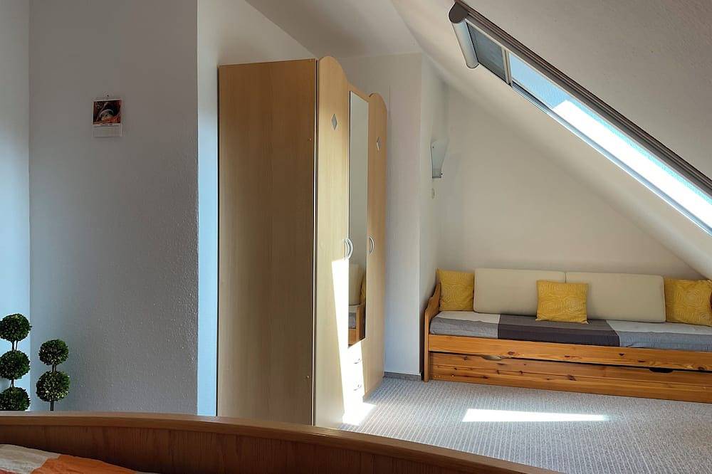 Ganze Wohnung, Idyllisch geleg. 90m2 Fewo für Fam.+Reisende bis 5 Per.+Garten+Terr nordseenah 🐟 in Upgant-Schott, Nordseeküste