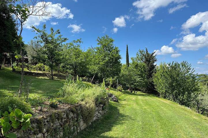 Casa isolata con piscina privata. Bellissimi giardini. Viste mozzafiato in Volterra, Pisa e dintorni