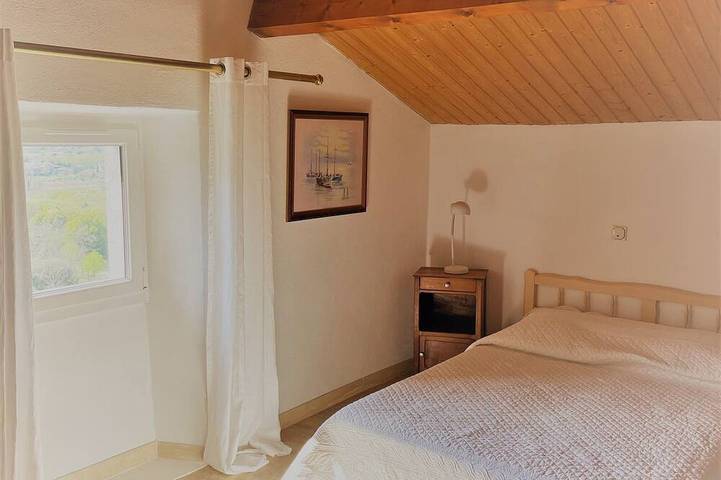 Gîte pour 9 personnes, avec piscine et jardin à Les Salelles - 2