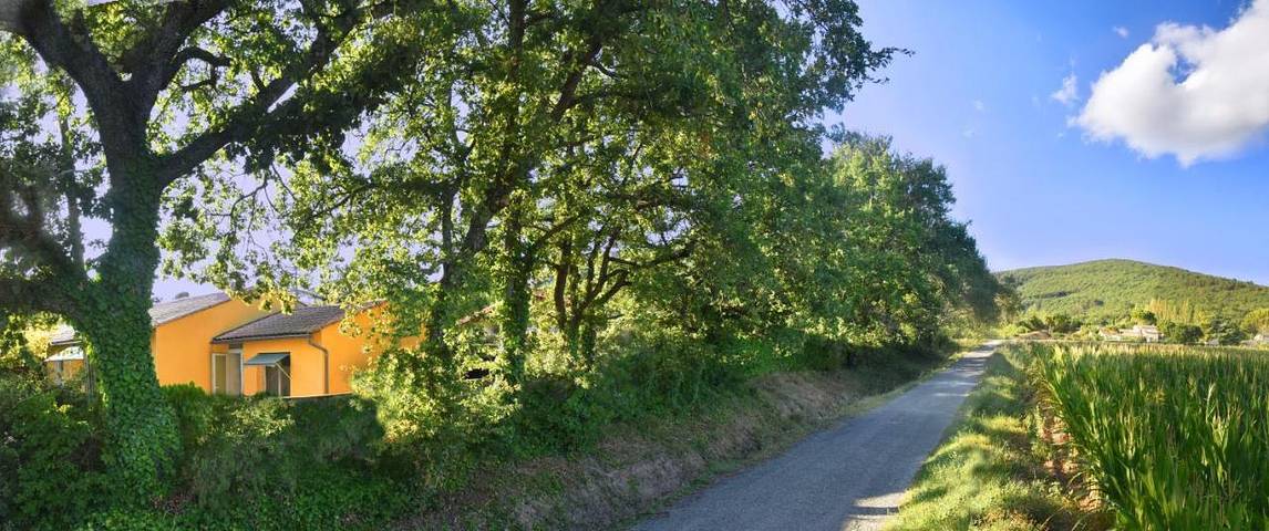 Location de vacances pour 4 personnes, avec vue ainsi que jardin et piscine, animaux acceptés à Sauzet - 3