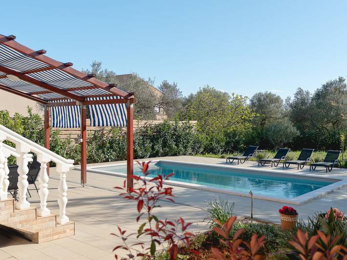 Ferienhaus für 6 Personen, mit Terrasse und Garten in Sukosan - 4