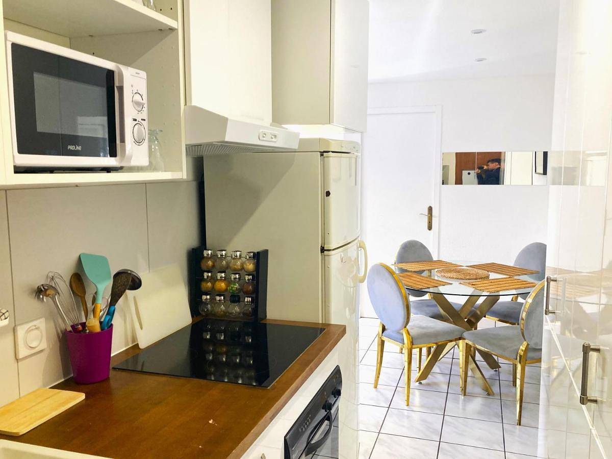 Appartement entier, Blue Summer Vibes - Apartment 6 - Ac, parking, beach at 50m, Spa discnt in La Ciotat, Région de Marseille