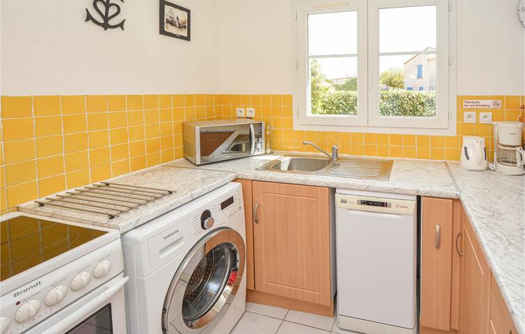 Location de vacances pour 6 personnes, avec piscine ainsi que terrasse et jardin à Aigues-Mortes - 4