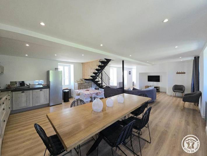 Location de vacances pour 10 personnes, avec piscine ainsi que terrasse et jardin à Saint-Rabier - 3