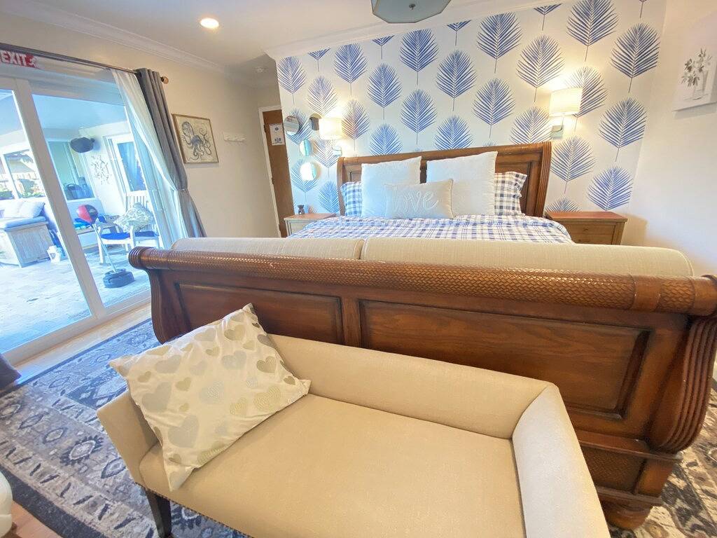 Stunning, luxury retreat-style home on the water. Breakfast included. in Middle River, Oakland Park