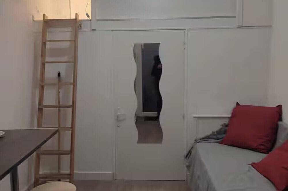 Entire apartment, Studio Centre Orléans and Parking in Orléans, Loire Valley