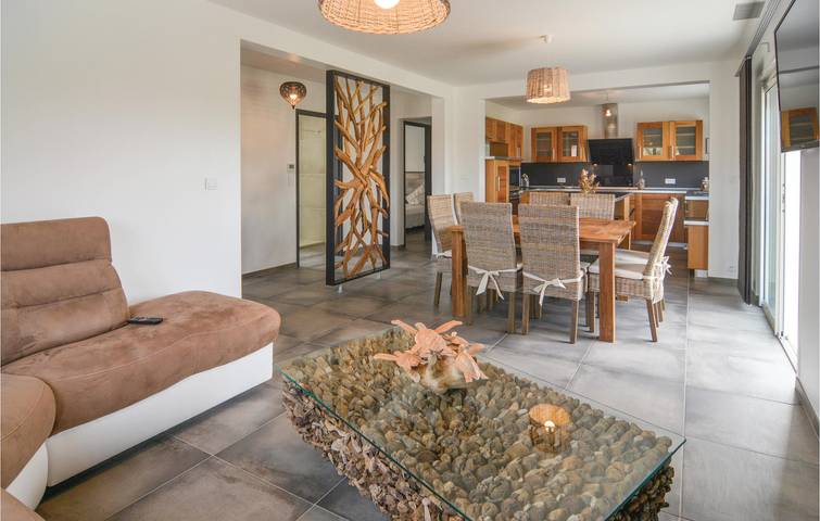 Oasis en bord de mer : 225 sqft, AC, Parking, Piscine, Internet, 2km Plage in Agde, Côte méditerranéenne (France)