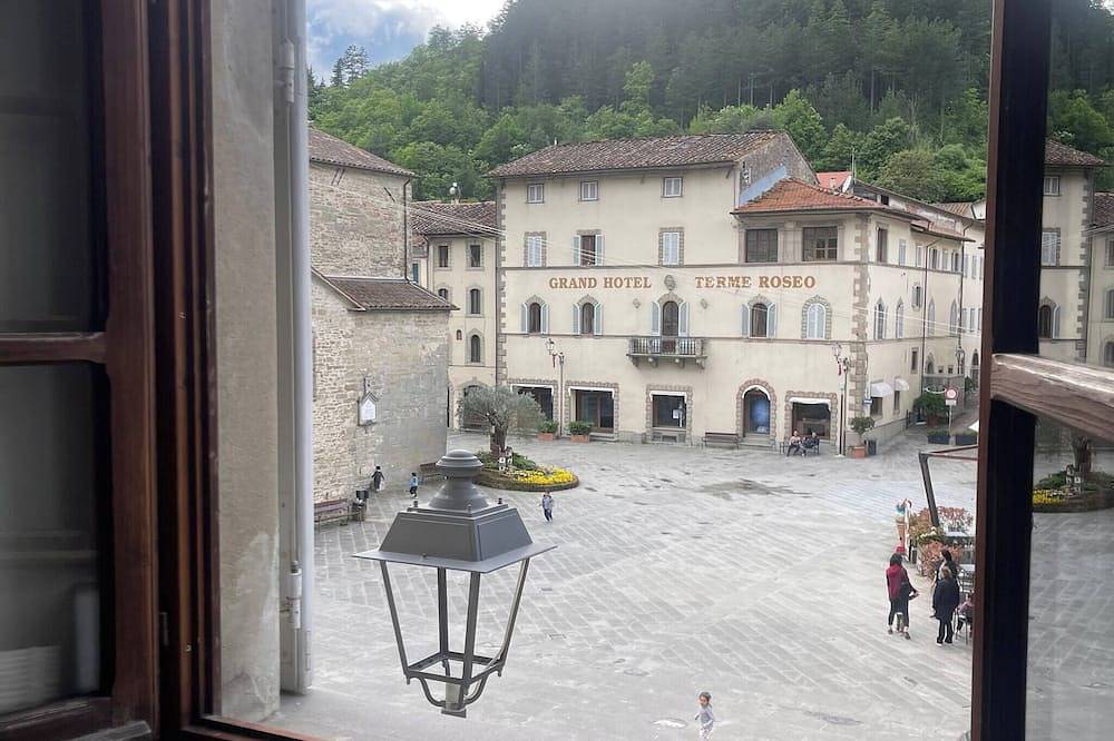 Ganze Wohnung, Ruhiges Apartment mit 2 Schlafzimmern im historischen Bagno di Romagna in Bagno di Romagna, Forlì-Cesena Provinz