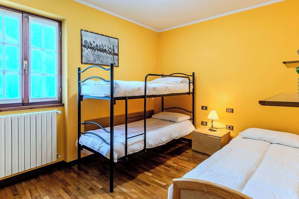 Ganze Wohnung, Gemütliche Wohnung für 5 Gäste mit  W-Lan, Tv, Balkon und Haustiere erlaubt in Novate Mezzola (Dorf), Novate Mezzola