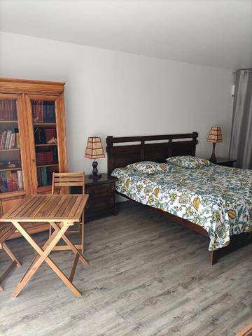 Cottage pour 3 personnes, avec vue ainsi que jardin et terrasse à Châtillon-sur-Cher