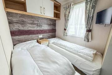 Static Caravan for 6 People in Waveney District, Suffolk, Photo 3