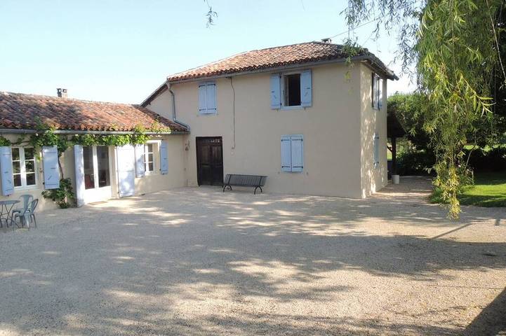 Location de vacances pour 6 personnes, avec Terrasse et Jardin à Lagarde-Hachan