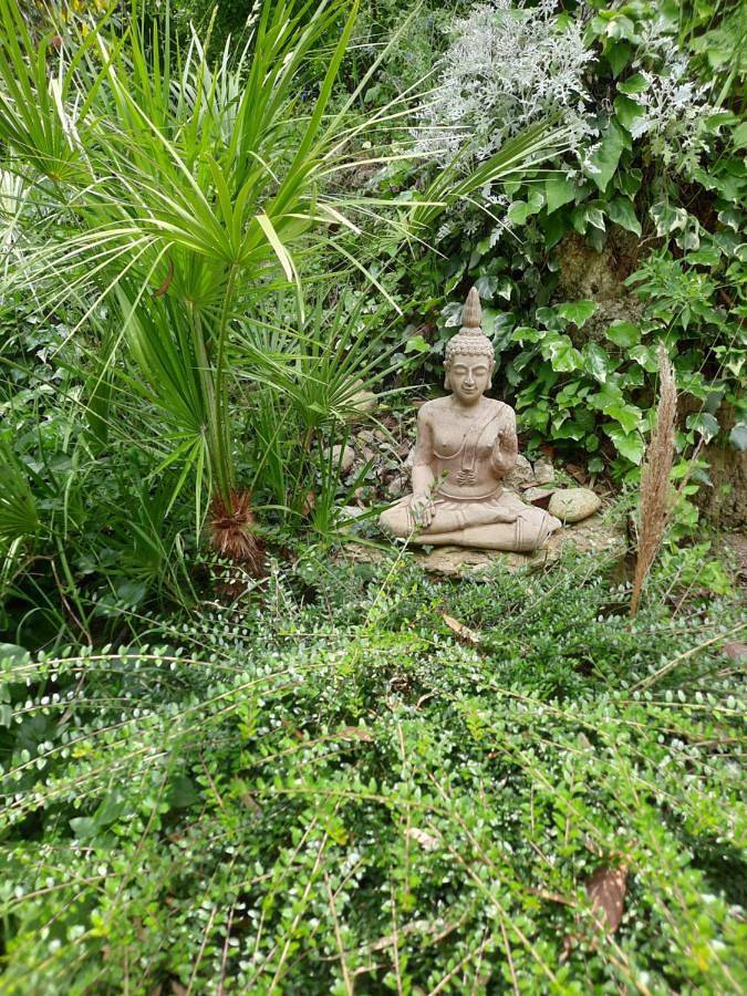 Tente pour 4 personnes, avec vue et piscine ainsi que jardin et terrasse dans les Bouches-du-Rhône - 4