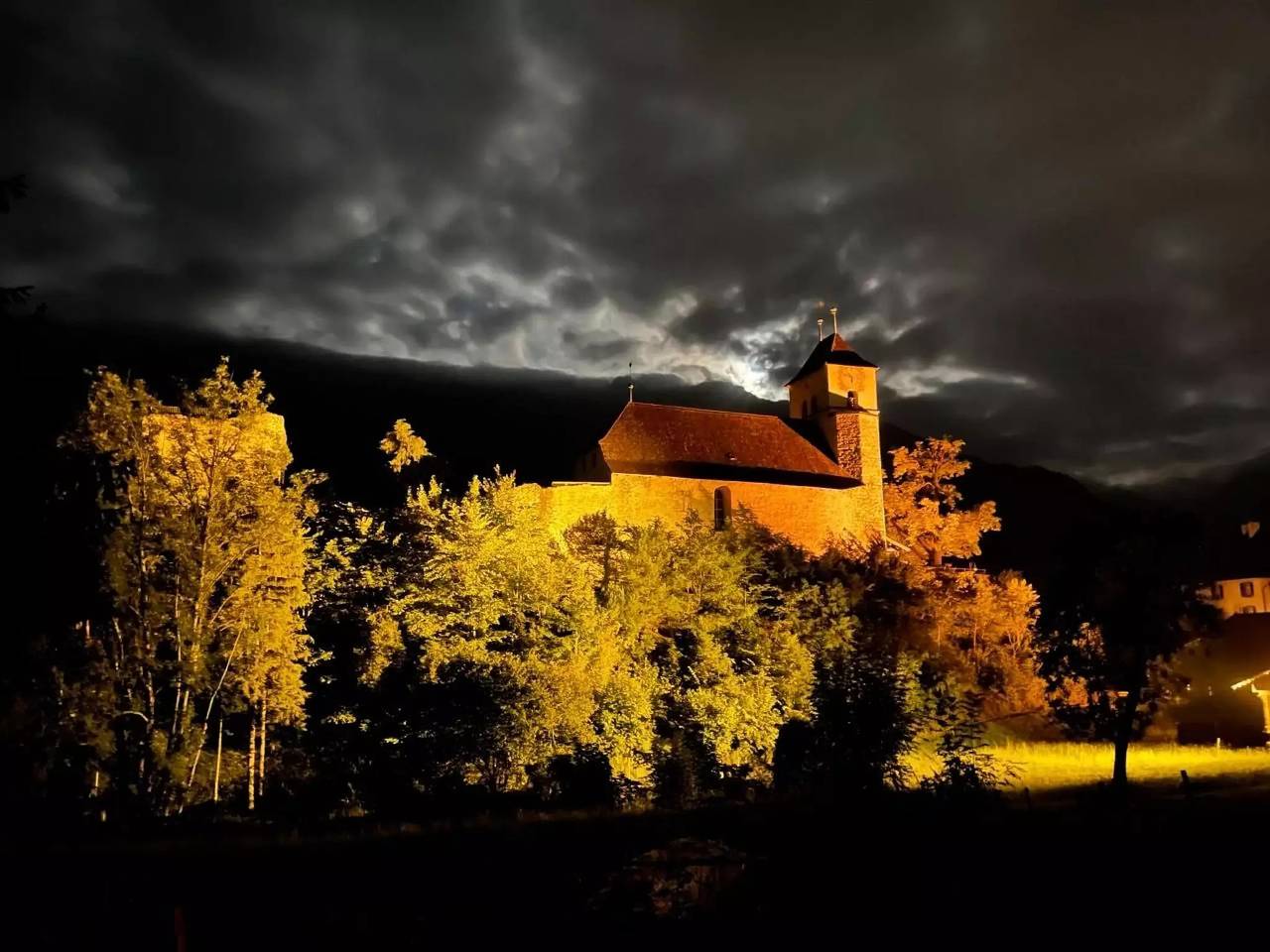 Haus 4 Personen in Ringgenberg, Berner Oberland