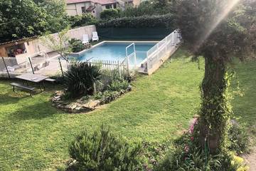 Location de vacances pour 4 personnes, avec jardin et piscine à Lodève