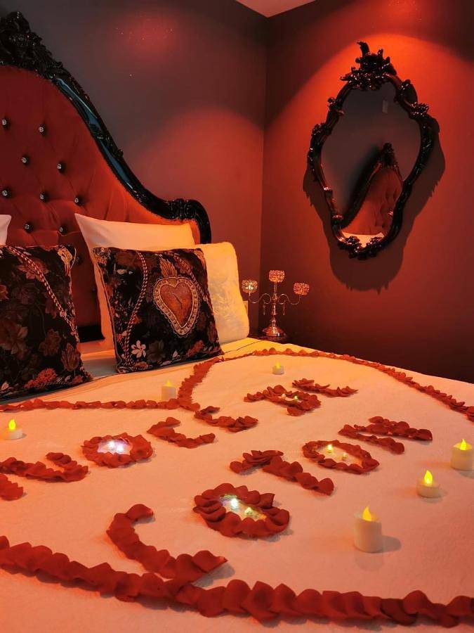 Double Room with Spa Bath in Sin-le-Noble, Département Nord