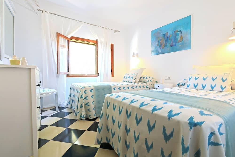 Modernes Chalet: privater Pool, 2 Terrassen, 700m zum Strand, ruhige Wohngegend in Can Picafort, Santa Margalida