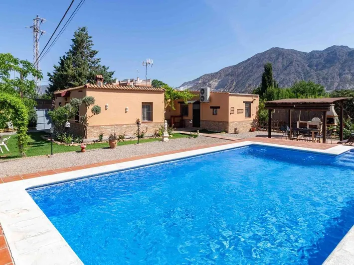 Casa de vacaciones para 12 personas, con jardín además de piscina y terraza - 1