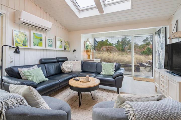 Einzigartiges Ferienhaus auf einem großen, hügeligen Naturgrundstück bei Henne Strand. in Henne, Varde