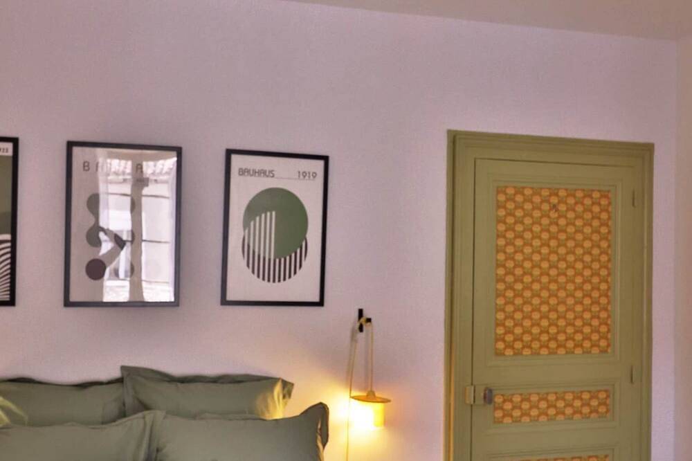 Chambre Pop - Salle d'eau privée in Montbron, Charente