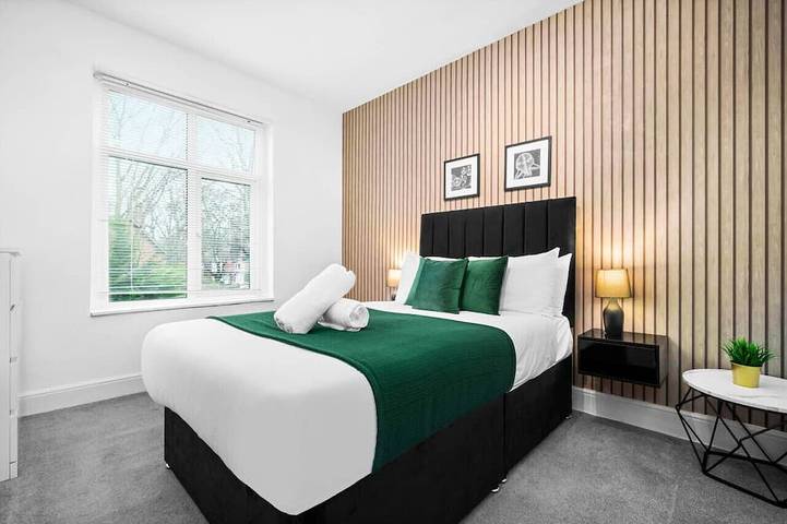 Luxury Townhouse - 4 Bed - Terrace - Parking in Birmingham, Birmingham Area